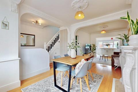 4 bedroom end of terrace house for sale, Seabrook Gardens, Romford, RM7