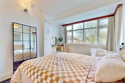 4 bedroom end of terrace house for sale, Seabrook Gardens, Romford, RM7