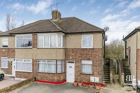 2 bedroom maisonette for sale, Walden Way, Hainault