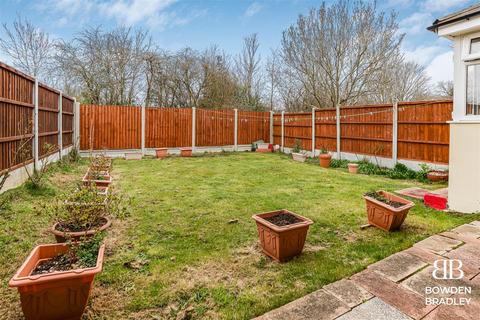 2 bedroom maisonette for sale, Walden Way, Hainault