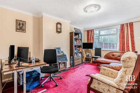 2 bedroom maisonette for sale, Walden Way, Hainault