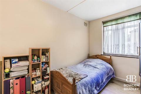 26 Walden Way, Ilford, IG6 3BH