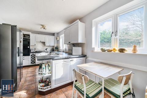 4 bedroom detached house for sale, South Grove, Fleet GU51