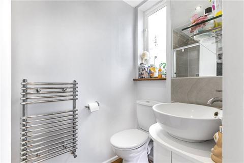 81e Downs Road, London, E5 8DS
