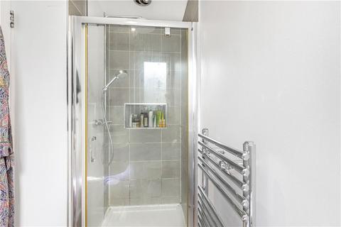 81e Downs Road, London, E5 8DS