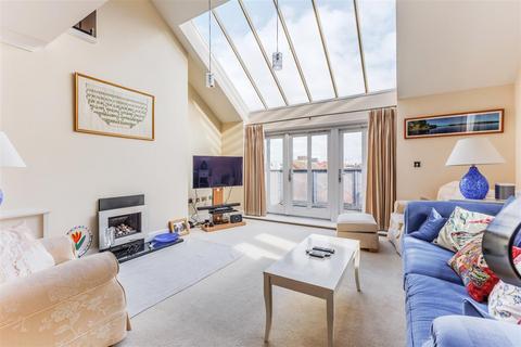 3 bedroom penthouse for sale, Mansell Street, Stratford-Upon-Avon CV37