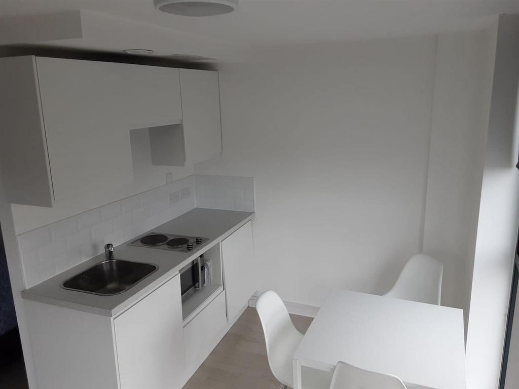 Kitchen & Dining