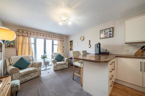 1 bedroom flat for sale, Westcombe Park Road, London SE3