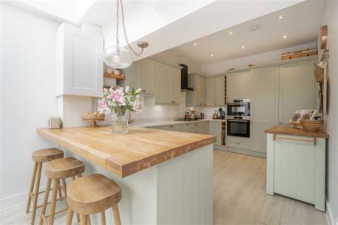 90 Stanley Road, Teddington, TW11 8TX