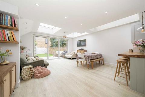 90 Stanley Road, Teddington, TW11 8TX