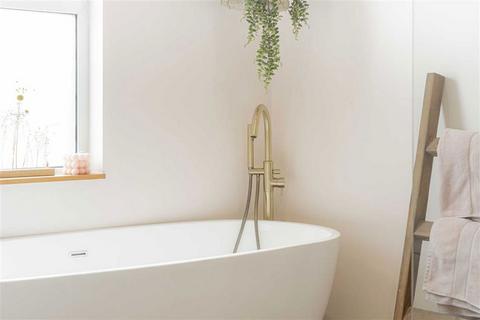 90 Stanley Road, Teddington, TW11 8TX