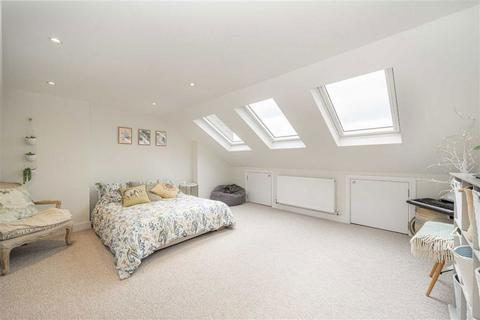 90 Stanley Road, Teddington, TW11 8TX