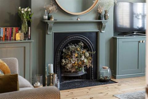 90 Stanley Road, Teddington, TW11 8TX