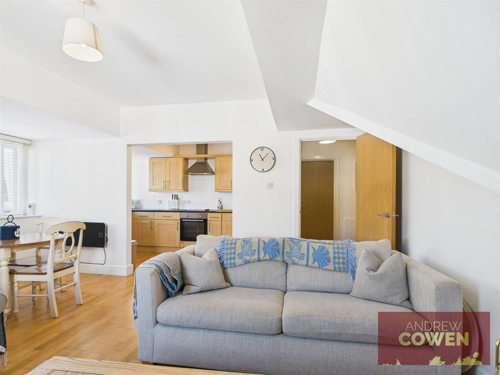 CAM03358 G0-PR0191-STILL026.jpg