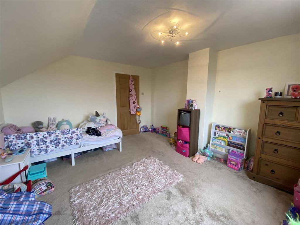 Bedroom 12.jpg