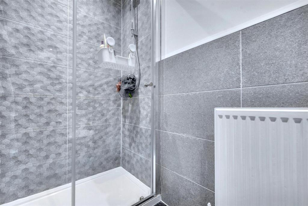 Ensuite 2.jpeg