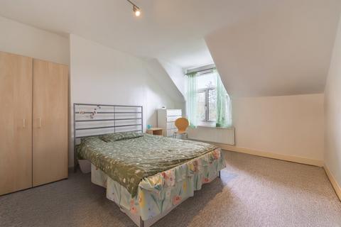 undefined, Cricklewood Lane, Child's Hill, London