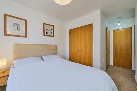 2 bedroom flat for sale, St. Davids Square, London