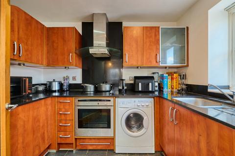 2 bedroom flat for sale, St. Davids Square, London