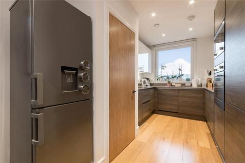 3 bedroom flat to rent, Aurora Point, Plough Way, London