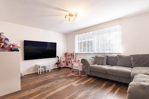 2 bedroom apartment for sale, Azalea Court, Woodford Green, IG8