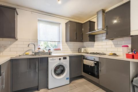 2 bedroom apartment for sale, Azalea Court, Woodford Green, IG8