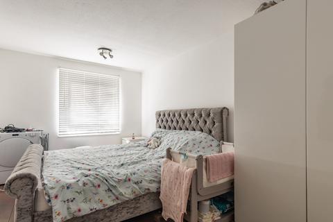 2 bedroom apartment for sale, Azalea Court, Woodford Green, IG8