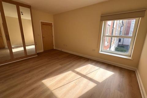 2 bedroom flat to rent, HIGH ROAD, NORTH FINCHLEY, N12