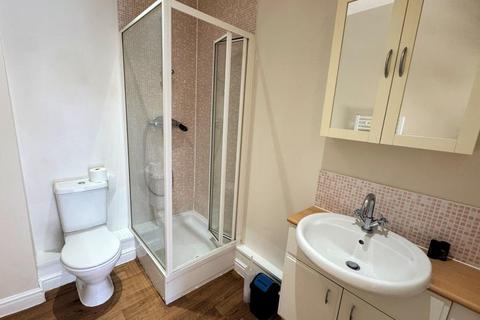 2 bedroom flat to rent, HIGH ROAD, NORTH FINCHLEY, N12