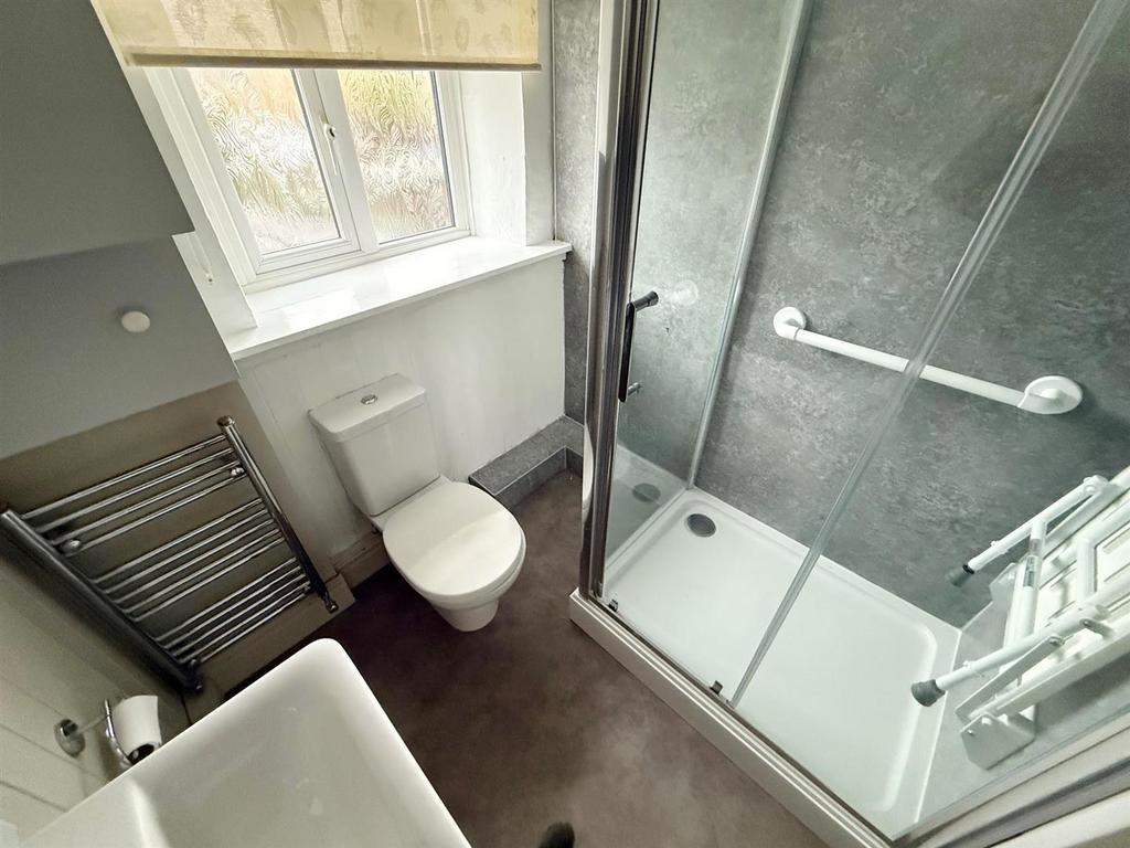 Shower rooma.jpg
