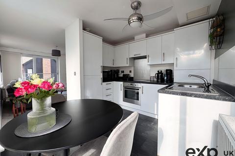 Flat 2, 2 Beadsman Crescent, Leybourne, West Malling, ME19 5FB