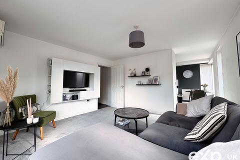 Flat 2, 2 Beadsman Crescent, Leybourne, West Malling, ME19 5FB