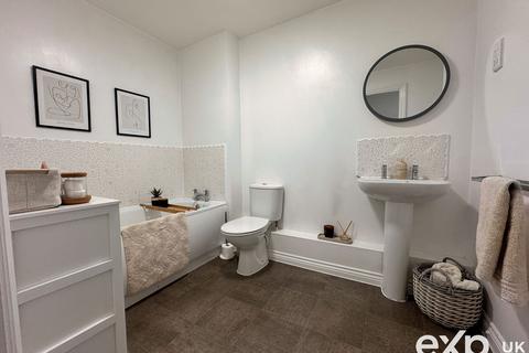 Flat 2, 2 Beadsman Crescent, Leybourne, West Malling, ME19 5FB