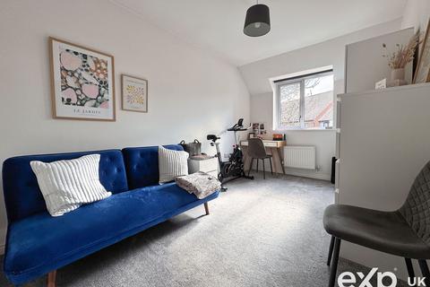 Flat 2, 2 Beadsman Crescent, Leybourne, West Malling, ME19 5FB