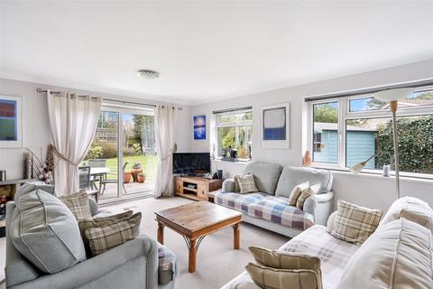 7 North Acre, Banstead, SM7 2EG
