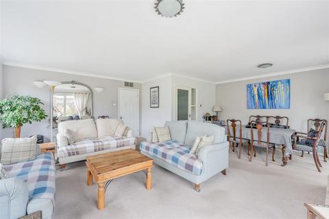 7 North Acre, Banstead, SM7 2EG