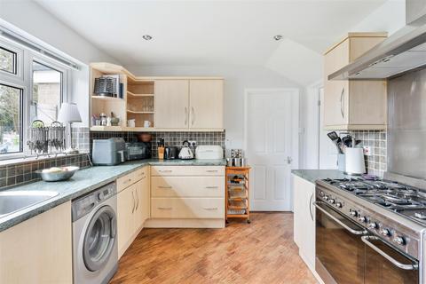 7 North Acre, Banstead, SM7 2EG