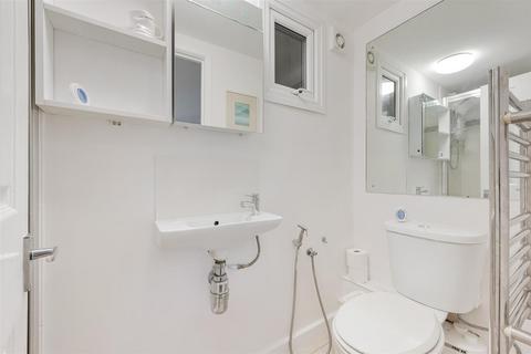 7 North Acre, Banstead, SM7 2EG
