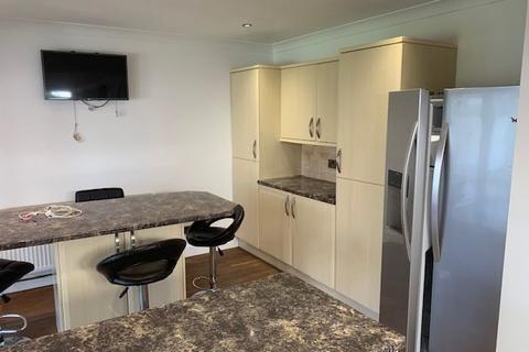 3 bedroom detached house to rent, Chiltern Road, Burnham SL1