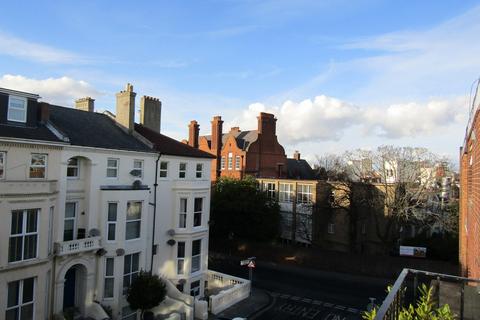 2 bedroom flat to rent, Kent Road, Southsea PO5