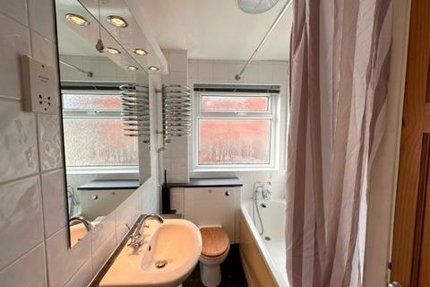 2 bedroom flat to rent, Kent Road, Southsea PO5