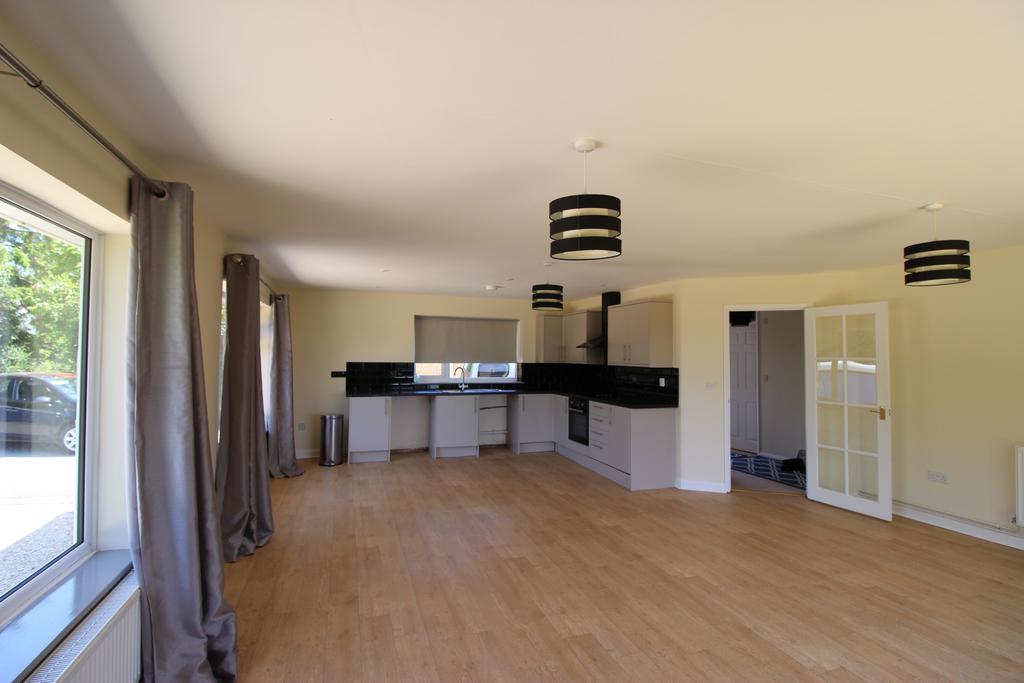 Kitchen1.JPG