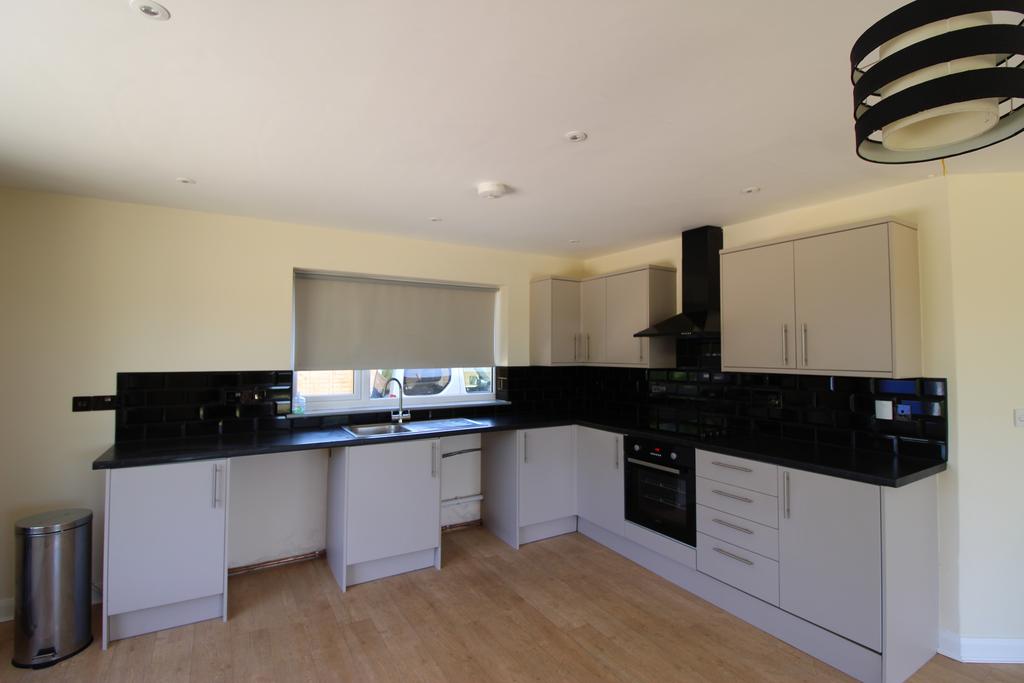 Kitchen2.JPG