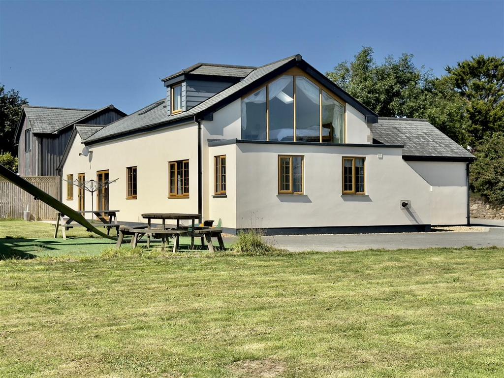 Rear gable end