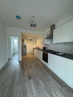 3 bedroom semi-detached house to rent, Pound Road, Oldbury, Birmingham, B68 8NF