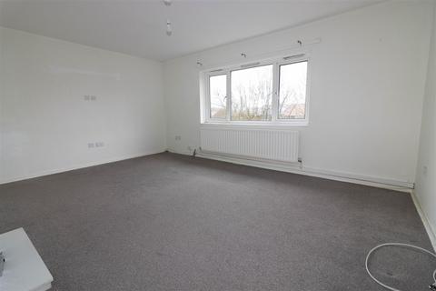 2 bedroom flat to rent, West Farm Avenue, Longbenton, Newcastle Upon Tyne