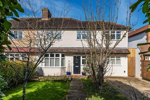 15 Bramley Way, Ashtead, KT21 1QU
