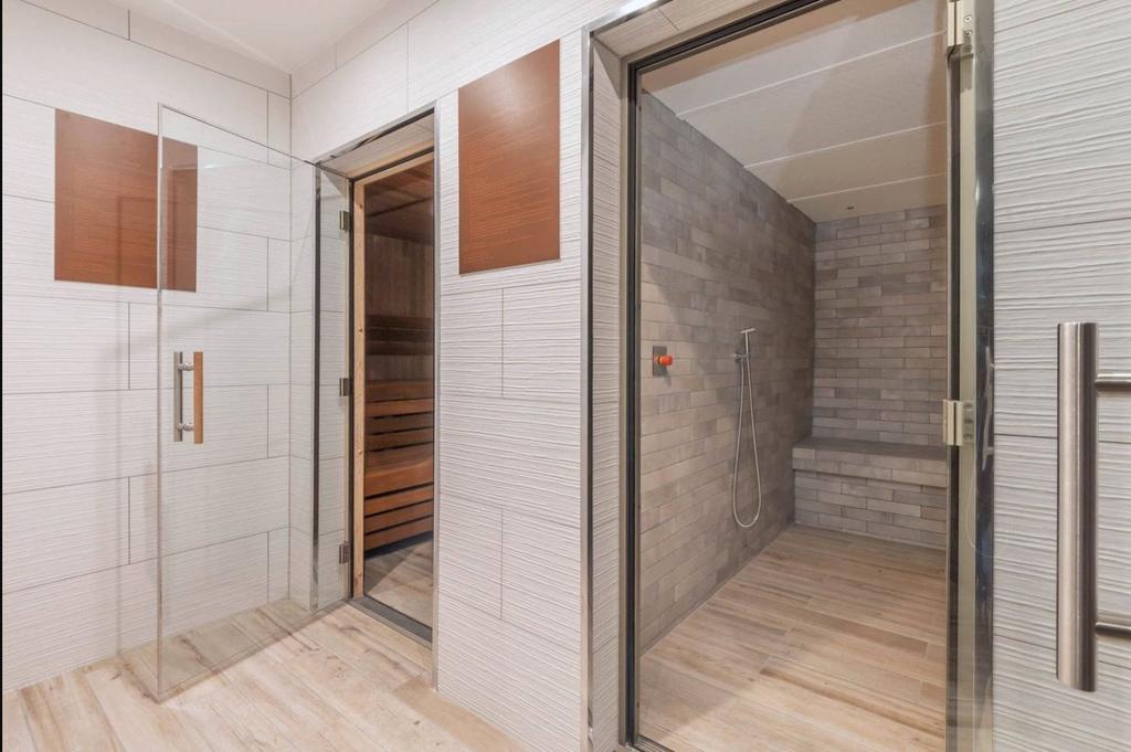 Sauna &amp; Steam Room