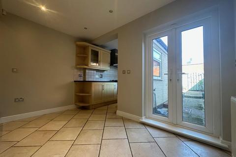 2 bedroom terraced house to rent, Hatrell Street, Newcastle ST5