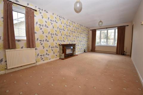 25 Firthland Road, Pickering, YO18 8BZ
